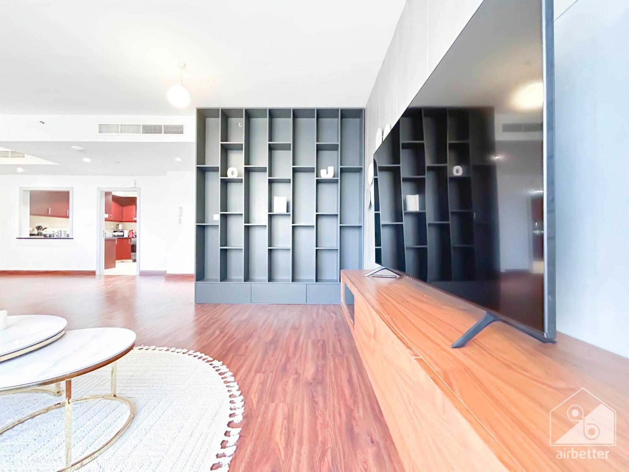 Luxurious 4 Bedroom With Stunning Views In Jbr Apartment